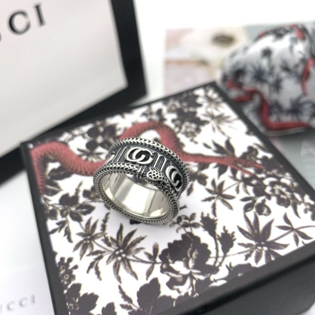 Designer ring luxury rings for women classic vintage branded ring Couple monogram rings men and women matching rings trendy fashion accessories holiday gift good
Designer ring luxury rings for women classic vintage branded ring Couple monogram rings men and women matching rings trendy fashion accessories holiday gift good