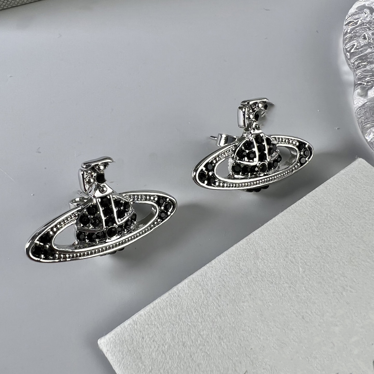 Fashion Designer Brand Stud Earrings Luxury Planet Women Jewelry Saturn Earing Metal Pearl Earring cjeweler Woman orecchini olyytyu
Fashion Designer Brand Stud Earrings Luxury Planet Women Jewelry Saturn Earing Metal Pearl Earring cjeweler Woman orecchini olyytyu