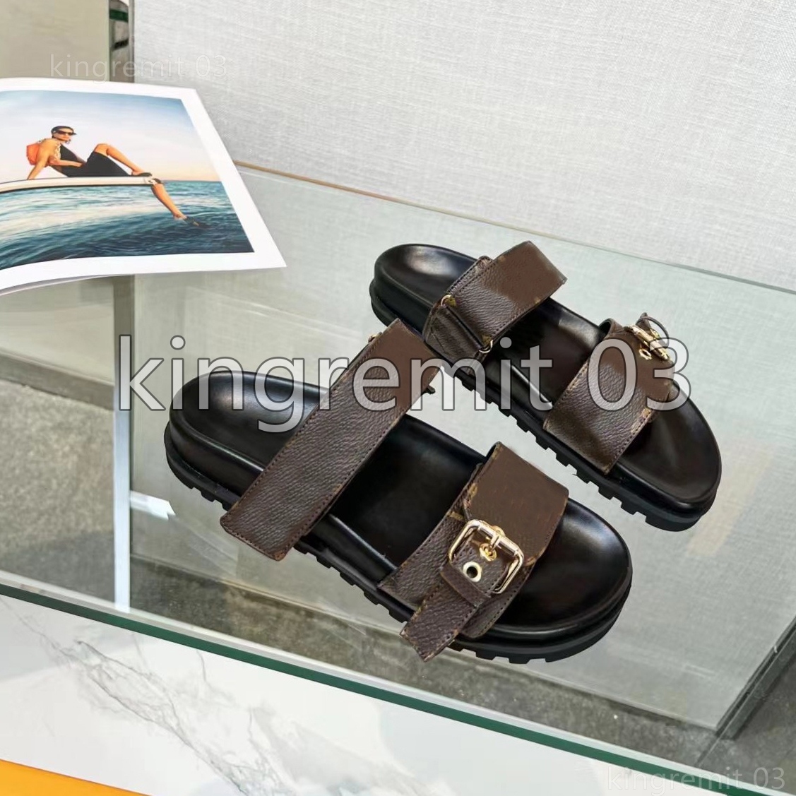 Designer Sandals BOM DIA Comfort Flat Sandal Women Buckle Slides Leather Slippers Presbyopia Fashion Shoes Paseo Gold Silver Metal Sandals With Box
Designer Sandals BOM DIA Comfort Flat Sandal Women Buckle Slides Leather Slippers Presbyopia Fashion Shoes Paseo Gold Silver Metal Sandals With Box
