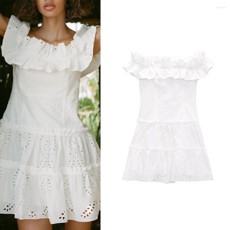 Casual Dresses COS LRIS European And American 2023 French One-word Collar Waist Hollow Embroidery White Strapless Short Dress 2794994
Casual Dresses COS LRIS European And American 2023 French One-word Collar Waist Hollow Embroidery White Strapless Short Dress 2794994