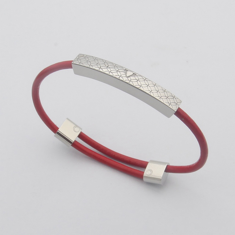 Designer Jewelry Silver hardware Leather Bracelets Red Blue Charm Bracelet For Women Hand Strap Brown Flower Pattern Logo Stamp Printed Fashion Gift
Designer Jewelry Silver hardware Leather Bracelets Red Blue Charm Bracelet For Women Hand Strap Brown Flower Pattern Logo Stamp Printed Fashion Gift
