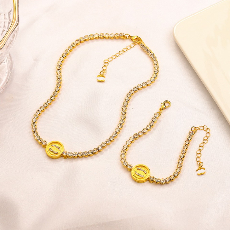Women Gift Necklaces Designer Brand Choker 2023 Romantic Girls' Jewelry Necklace 18K Gold Plated Wedding Party Necklace Family Gift Jewelry Wholesale
Women Gift Necklaces Designer Brand Choker 2023 Romantic Girls' Jewelry Necklace 18K Gold Plated Wedding Party Necklace Family Gift Jewelry Wholesale