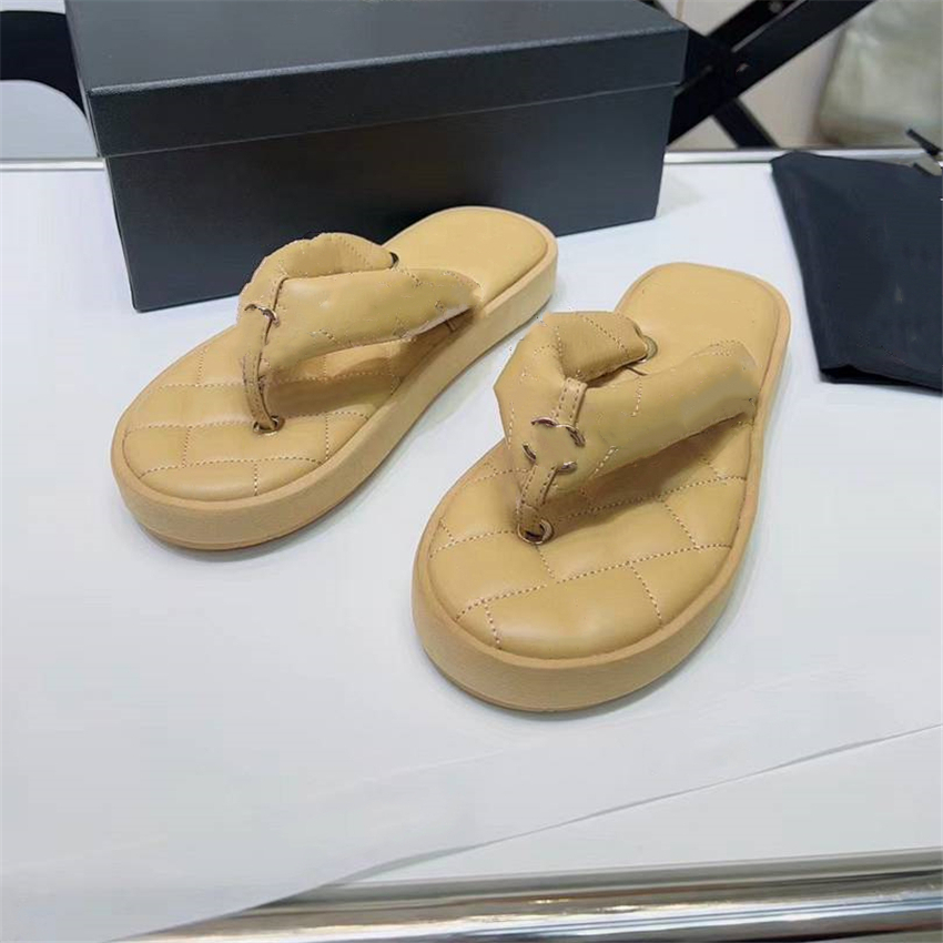 Fashion Slippers 2023 Channel Luxury design summer flip-flops for men and women Thick soled leather rubber lettering logo casual cartoon flat beach slippers 05-05
Fashion Slippers 2023 Channel Luxury design summer flip-flops for men and women Thick soled leather rubber lettering logo casual cartoon flat beach slippers 05-05