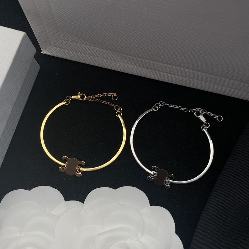 Jewelry designers charm bracelet For Womens Fashion Luxury Belt C Designer Gold Bracelets Classic Simpie Style Pendant 2304144PE
Jewelry designers charm bracelet For Womens Fashion Luxury Belt C Designer Gold Bracelets Classic Simpie Style Pendant 2304144PE