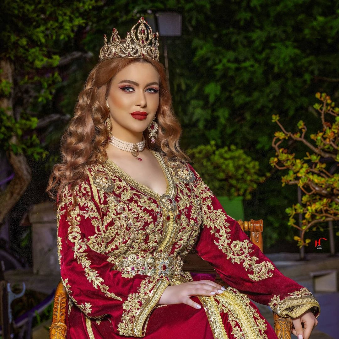 Elegant Burgundy Kaftan Moroccan Formal Evening Dresses With Gold Lace Appliques Regular Long Sleeves Saudi Arabic Prom Dress Traditional Mariage Wome