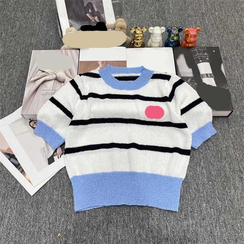 Knitted T-shirts Chest Logo Embroidery Striped Print Embellished Short Sleeve Tee Color Matching Thread Pack Edge Design Classic Crewneck Pullover Joker Tops
Knitted T-shirts Chest Logo Embroidery Striped Print Embellished Short Sleeve Tee Color Matching Thread Pack Edge Design Classic Crewneck Pullover Joker Tops