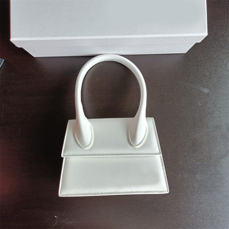 Nubuck leather signature handbag Le Chiquito crossbody bag fully lined in handle letters grey soft magnetic flap closure smooth shoulder bag vintage XB020 F23, 4#
Nubuck leather signature handbag Le Chiquito crossbody bag fully lined in handle letters grey soft magnetic flap closure smooth shoulder bag vintage XB020 F23, 4#