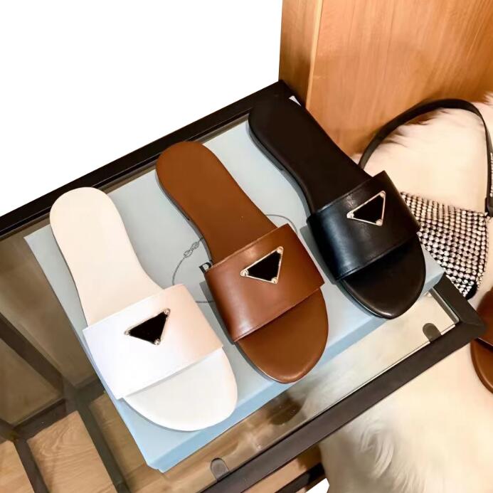Designer womens sandals summer fashion casual luxury Flat triangle logo beach classic style does not hurt the foot flip-flops, White
Designer womens sandals summer fashion casual luxury Flat triangle logo beach classic style does not hurt the foot flip-flops, White