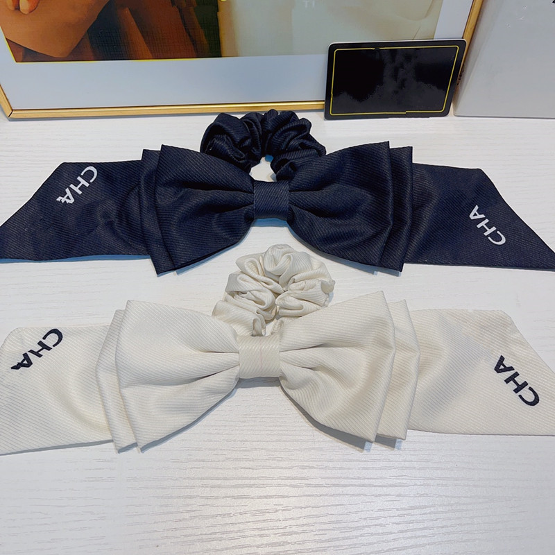 2023 New Designers Hair Rubber Band Bowknot Ribbon Hair Ties With Luxury Letter Women Hair Rope Brand HairJewelry White Black Colors
2023 New Designers Hair Rubber Band Bowknot Ribbon Hair Ties With Luxury Letter Women Hair Rope Brand HairJewelry White Black Colors
