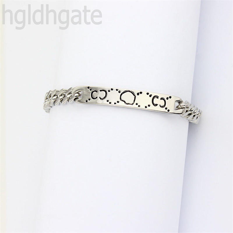 Skull mens bracelet hiphop designer bracelet homme lady retro letter g double engrave patterns accessories ghosts pretty gift bracelet cuban link chain ZB029 F23
Skull mens bracelet hiphop designer bracelet homme lady retro letter g double engrave patterns accessories ghosts pretty gift bracelet cuban link chain ZB029 F23