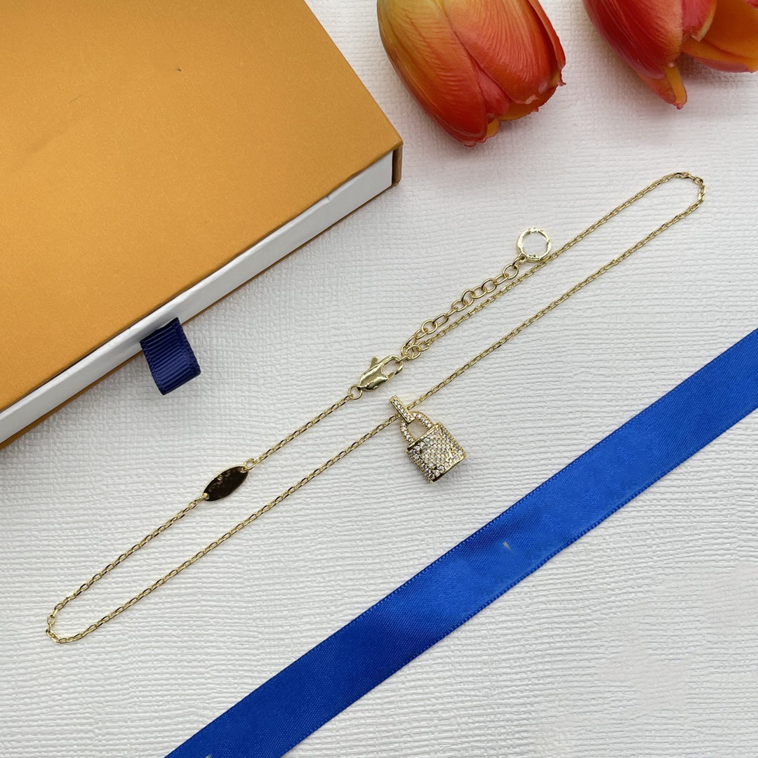 Women Luxury Designer Pendant Necklaces Louisity Brand Fashion Jewelry Metal Letter Viutonity Crystal For Woman Trend Chains Necklace cjeweler uiu
Women Luxury Designer Pendant Necklaces Louisity Brand Fashion Jewelry Metal Letter Viutonity Crystal For Woman Trend Chains Necklace cjeweler uiu