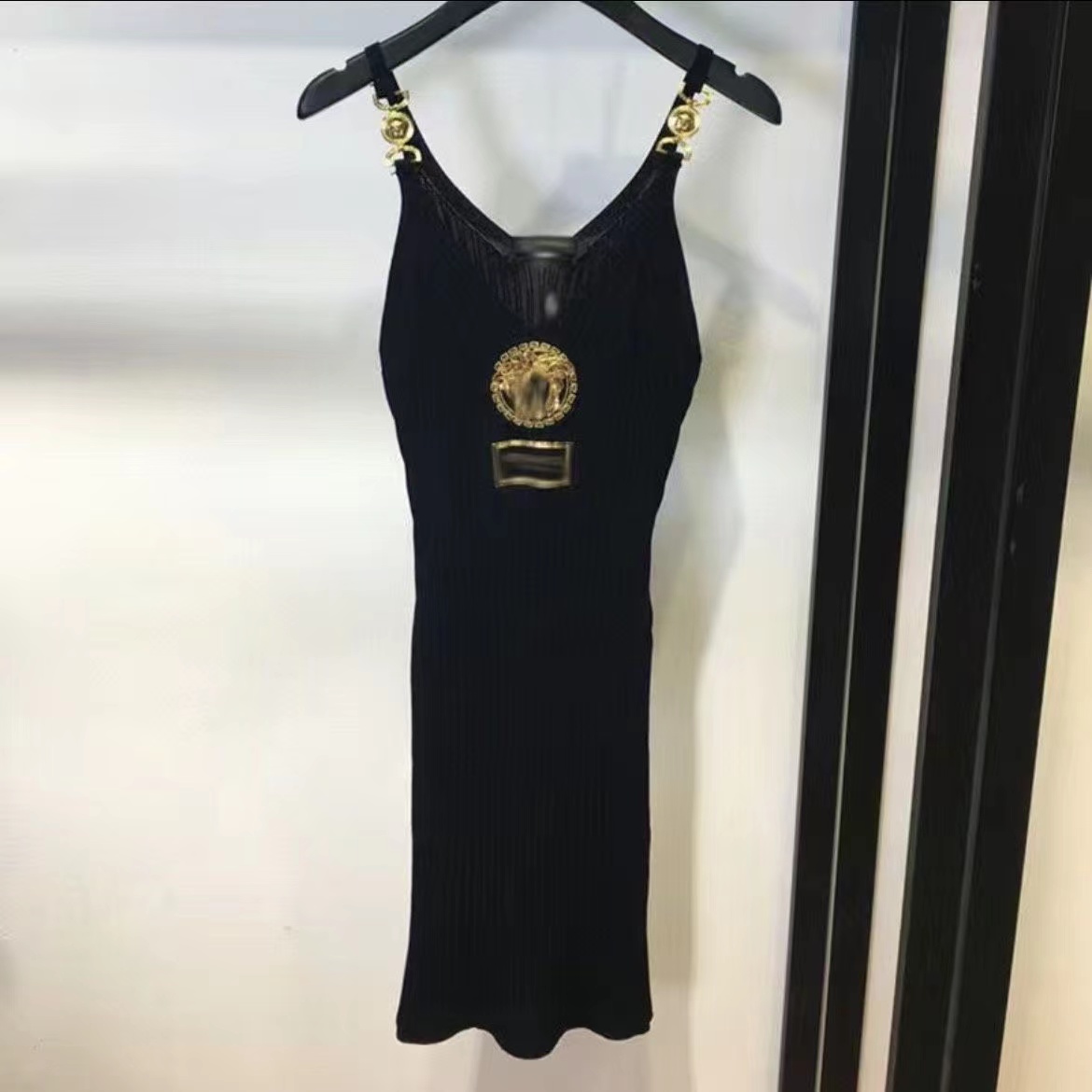 Luxury Plus size Dresses sexy V-neck metal buckle suspender knitted bag buttock dress female slim summer new sleeveless medusa dresses size SMLXL
