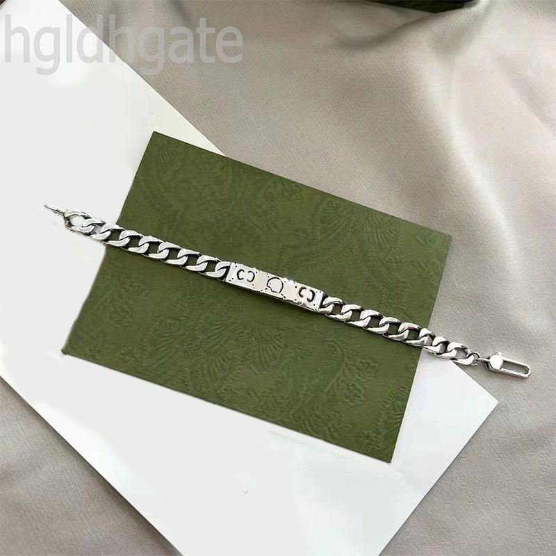 Pattern mens bracelet metals love bracelets designer for women rectangles tag chains silvery color ghost jewellery letter skull uxury bracelet luxury ZB029 F23
Pattern mens bracelet metals love bracelets designer for women rectangles tag chains silvery color ghost jewellery letter skull uxury bracelet luxury ZB029 F23