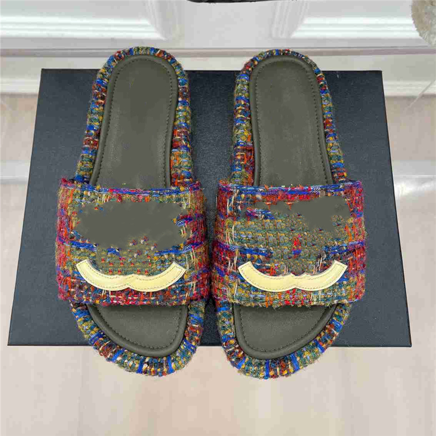 Fashion Slippers 2023 Channel Luxury design summer flip-flops for men and women Thick soled leather rubber lettering logo casual cartoon flat beach slippers 06-06
Fashion Slippers 2023 Channel Luxury design summer flip-flops for men and women Thick soled leather rubber lettering logo casual cartoon flat beach slippers 06-06
