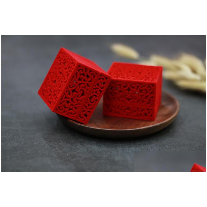 Jewelry Boxes Retro Hollow Ring Box Fashion Red Boutique Highend Earrings Case Flocking Drop Delivery Packaging Display Dhgarden Dhc7I
Jewelry Boxes Retro Hollow Ring Box Fashion Red Boutique Highend Earrings Case Flocking Drop Delivery Packaging Display Dhgarden Dhc7I