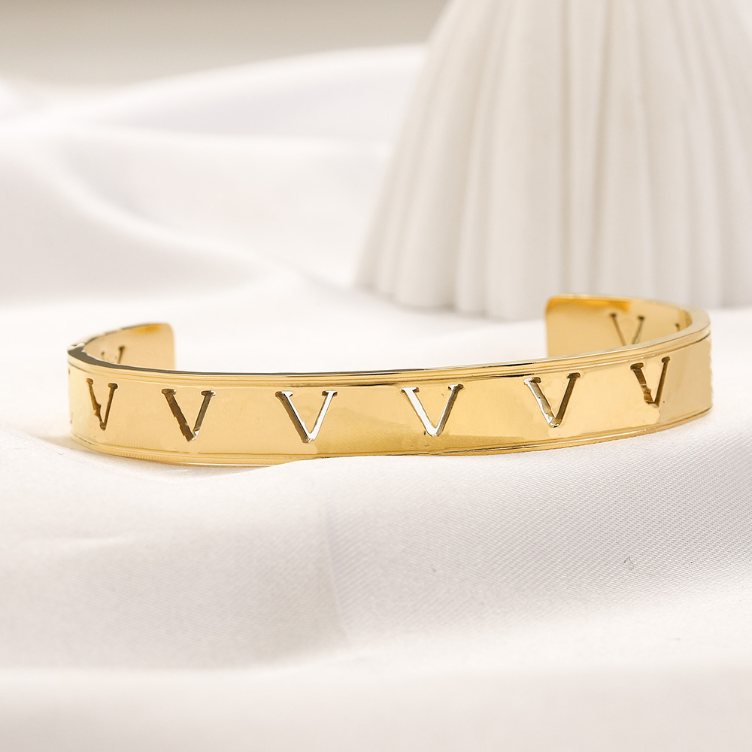 Luxury Cuff Bangle Womens Love Jewelry 18K Gold Designer Bracelets Family Party Gift Jewelry for Women letter Open Bracelet Spring Fashion Gift Wholesale Bracelets
Luxury Cuff Bangle Womens Love Jewelry 18K Gold Designer Bracelets Family Party Gift Jewelry for Women letter Open Bracelet Spring Fashion Gift Wholesale Bracelets