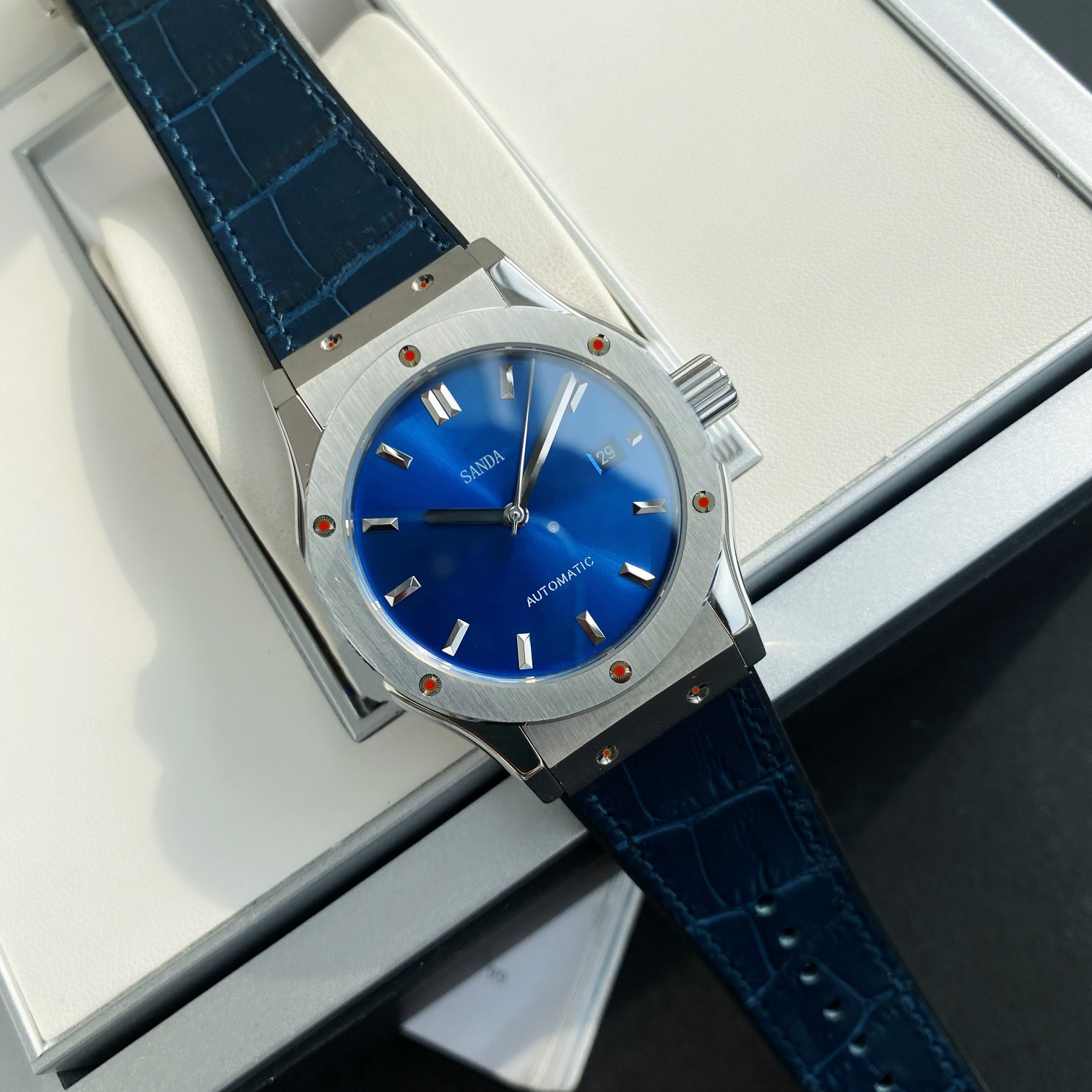 mens automatic gold Mechanical Watches women dress full Stainless steel Sapphire waterproof Luminous Couples Wristwatches Boutique fashion watch, Sapphire glass
mens automatic gold Mechanical Watches women dress full Stainless steel Sapphire waterproof Luminous Couples Wristwatches Boutique fashion watch, Sapphire glass