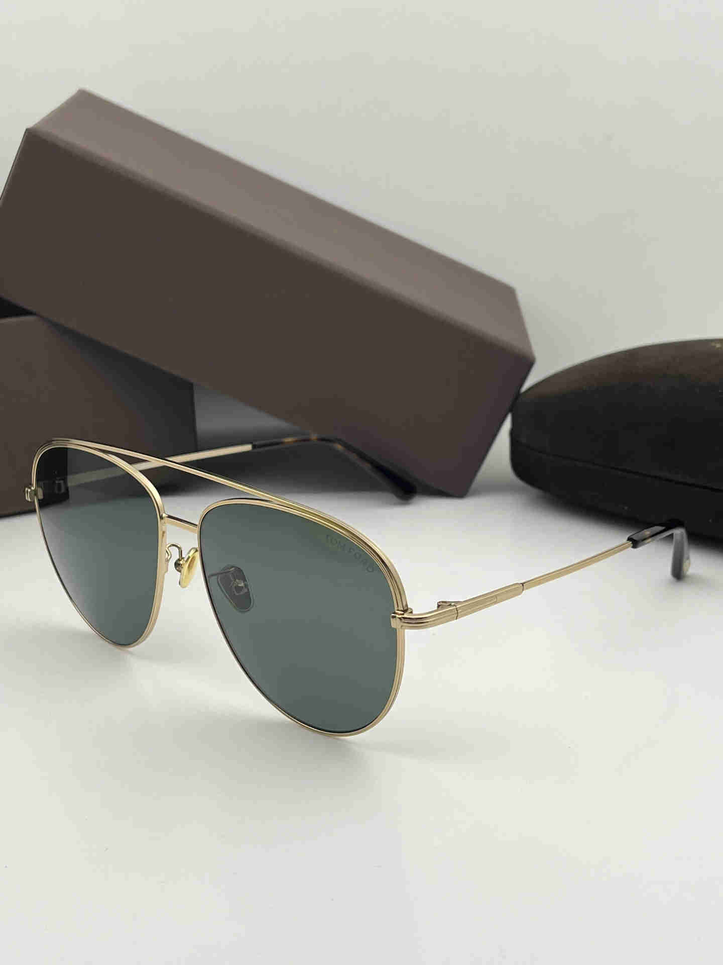 new Classic Luxury Sunglasses Polarized 2022 For Men Women Pilot Sun Glasses UV400 Eyewear Metal Frame Polaroid Lens With box and Case
new Classic Luxury Sunglasses Polarized 2022 For Men Women Pilot Sun Glasses UV400 Eyewear Metal Frame Polaroid Lens With box and Case