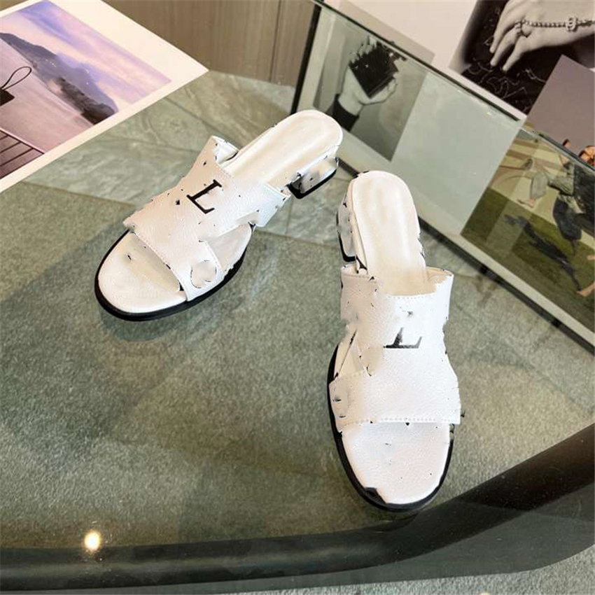 Fashion slippers 2023 Luxury Design Summer Louisity Men and Women Viutonity Flat Shoes Thick Sole Leather Rubber Letter Logo Casual Cartoon Slippers lvity 07-012
Fashion slippers 2023 Luxury Design Summer Louisity Men and Women Viutonity Flat Shoes Thick Sole Leather Rubber Letter Logo Casual Cartoon Slippers lvity 07-012
