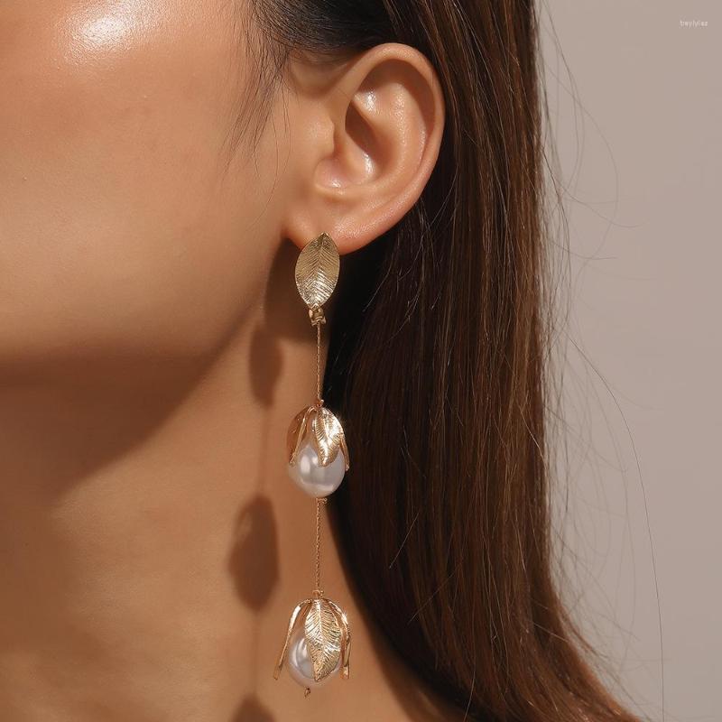 Stud Earrings Vintage Baroque Pearl Flowers Dangle For Women Fashion Aesthetic Hypoallergenicity Tassel Jewelry
Stud Earrings Vintage Baroque Pearl Flowers Dangle For Women Fashion Aesthetic Hypoallergenicity Tassel Jewelry