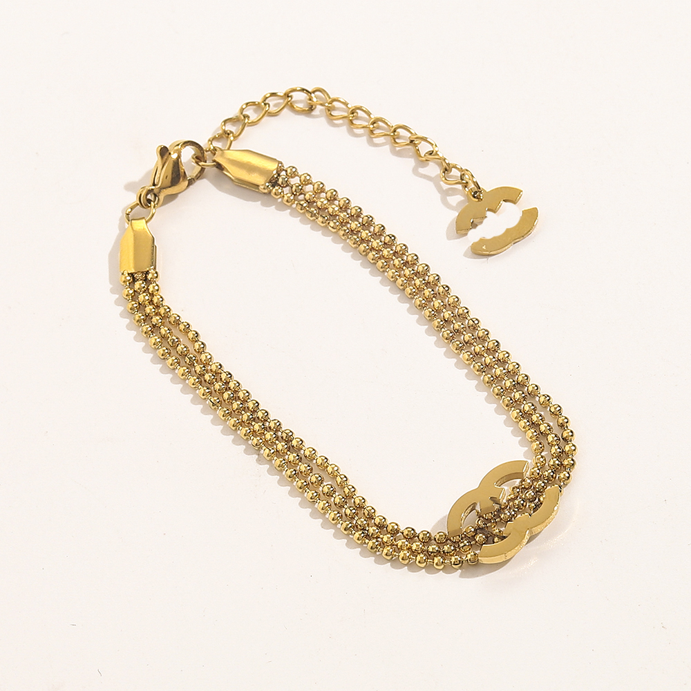 Designer Gold Chain Bracelet Luxury Brand Jewelry Love Bracelet 2023 Spring New Romantic Girl Gift Bracelet 18K Gold Plating Luxury Family Jewelry Wholesale
Designer Gold Chain Bracelet Luxury Brand Jewelry Love Bracelet 2023 Spring New Romantic Girl Gift Bracelet 18K Gold Plating Luxury Family Jewelry Wholesale