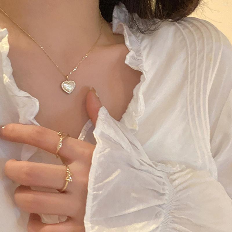 Chains Opal Love Heart Pendant Necklace Clavicle Chain Choker Fashion Temperament For Women 2023
Chains Opal Love Heart Pendant Necklace Clavicle Chain Choker Fashion Temperament For Women 2023