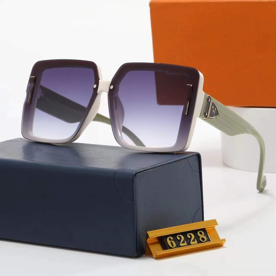 luxury Sunglass Designer letter womens Mens Goggle senior Eyewear For Women eyeglasses frame Vintage Metal Sun Glasses
luxury Sunglass Designer letter womens Mens Goggle senior Eyewear For Women eyeglasses frame Vintage Metal Sun Glasses