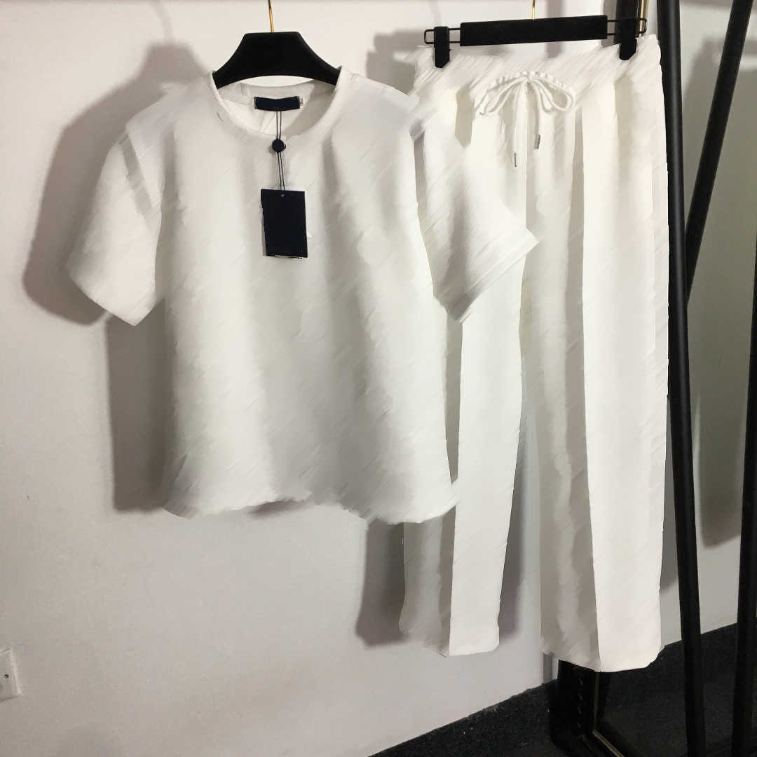 23ss womens designer clothing Womens Tracksuits Presbyopia logo embossed short sleeve T-shirt elastic waist casual wide leg trousers set Women Clothes, 10
23ss womens designer clothing Womens Tracksuits Presbyopia logo embossed short sleeve T-shirt elastic waist casual wide leg trousers set Women Clothes, 10