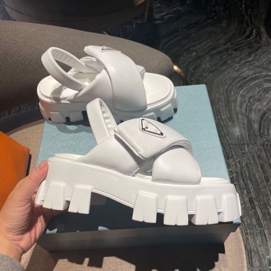 Nappa Leather Triangle Logo Sandals: Timeless Innovation with Chunky Rubber Sole - K2
Nappa Leather Triangle Logo Sandals: Timeless Innovation with Chunky Rubber Sole - K2