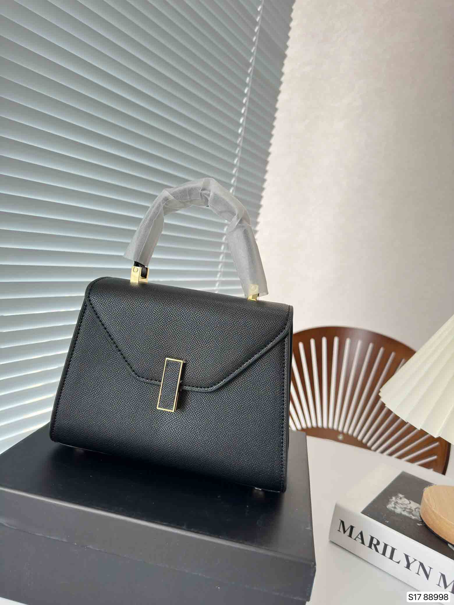 Summer Leather Crossbody Bag for Women - Designer Flap Shoulder Purse with Cute Brand Logo and Stylish Design, Blue
Summer Leather Crossbody Bag for Women - Designer Flap Shoulder Purse with Cute Brand Logo and Stylish Design, Blue