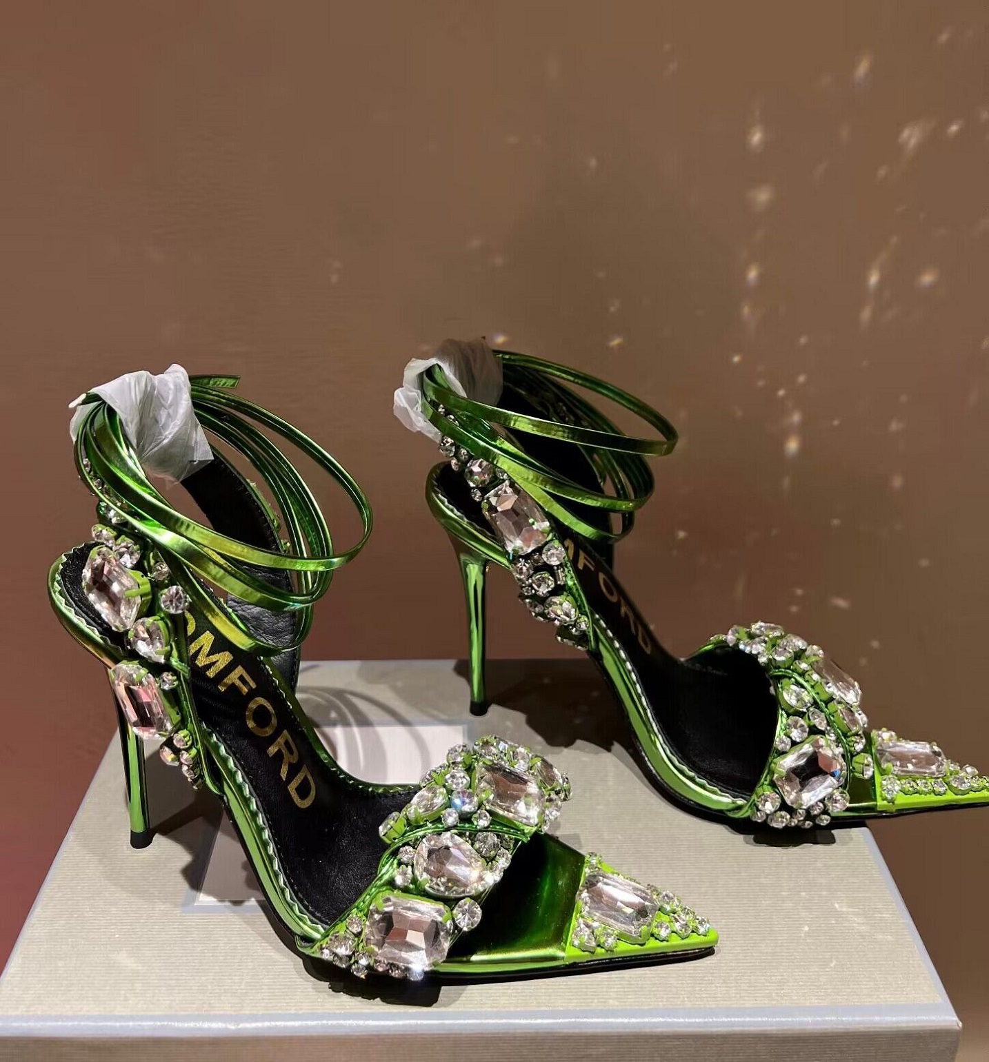 Summer Luxury Mirror Leather Sandals Shoes Women Crystal Stones Pointy Jewel Pointed Toe High Heels Wedding Party Lady Sexy Gladiator Sandalias EU35-42
Summer Luxury Mirror Leather Sandals Shoes Women Crystal Stones Pointy Jewel Pointed Toe High Heels Wedding Party Lady Sexy Gladiator Sandalias EU35-42