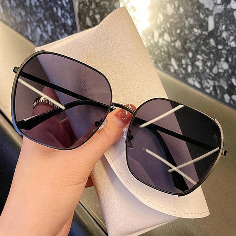 Sunglasses Fashion Large Frame Comfortable Unpolarized Sun Glasses Outdoor Unisex UV Protection Goggles Metal Eyewears
Sunglasses Fashion Large Frame Comfortable Unpolarized Sun Glasses Outdoor Unisex UV Protection Goggles Metal Eyewears