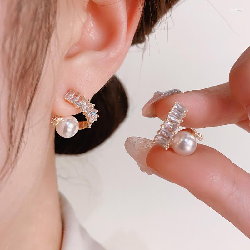 Stud Earrings 2023 Fashion High Sense Zircon Pearl 925 Silver Needle Light Luxury Exquisite Style For Women.
Stud Earrings 2023 Fashion High Sense Zircon Pearl 925 Silver Needle Light Luxury Exquisite Style For Women.