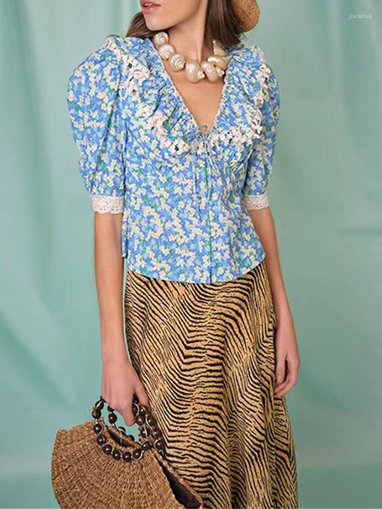 Women' Blouses 2023 Women Lace Stitching Floral Print Blouse Ladies Ruffles Trim Short Sleeve V-Neck Lace-Up Shirt Tops Sweet With Buttons
Women' Blouses 2023 Women Lace Stitching Floral Print Blouse Ladies Ruffles Trim Short Sleeve V-Neck Lace-Up Shirt Tops Sweet With Buttons