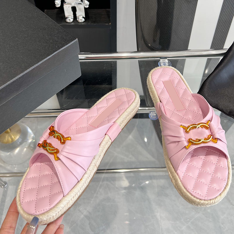 Classic Womens Flat Heels Slippers Designer Straw Raffia Sandals Quilted Texture Hardware Matelasse Slides Ladies Slip On Mules Girls Outdoor Leisure Flip Flops, Shoe box
Classic Womens Flat Heels Slippers Designer Straw Raffia Sandals Quilted Texture Hardware Matelasse Slides Ladies Slip On Mules Girls Outdoor Leisure Flip Flops, Shoe box