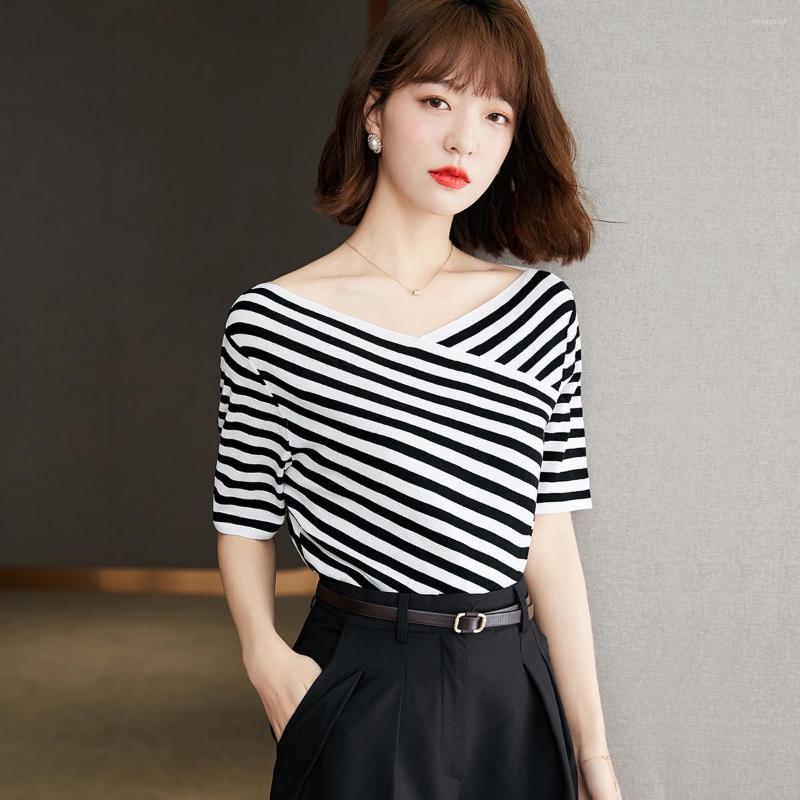 Women' T Shirts 2023 Summer European And American Style Fashionable Striped Knit Bottom Shirt Women' Versatile Ice V-neck T-shirt, Stripe
Women' T Shirts 2023 Summer European And American Style Fashionable Striped Knit Bottom Shirt Women' Versatile Ice V-neck T-shirt, Stripe