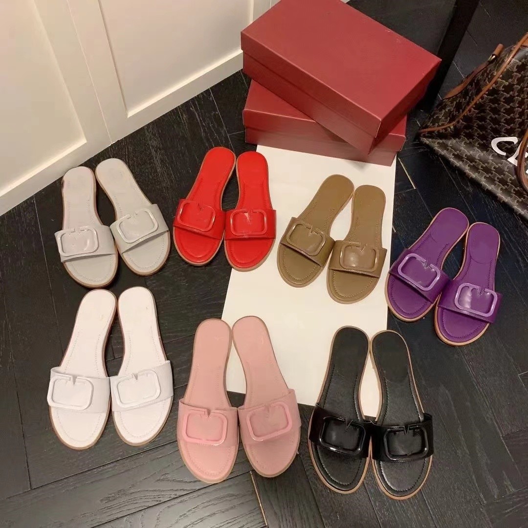 Big v Metal Buckle Women Sandals Designer Slippers Fashion Summer Womens Flat Beach Sandals Top Quality Luxury Ladies Cool Slides Shoes Valentinoes Valentinoity
Big v Metal Buckle Women Sandals Designer Slippers Fashion Summer Womens Flat Beach Sandals Top Quality Luxury Ladies Cool Slides Shoes Valentinoes Valentinoity