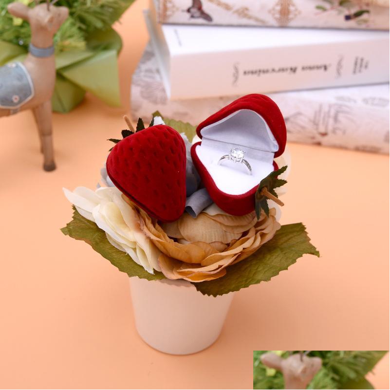 Jewelry Boxes New Fashion Mini Stberry Earring Stud Pendant Case Little Girl Red Form Veet Ring Trinkets Protector Flocking Dhgarden Dh6Oa
Jewelry Boxes New Fashion Mini Stberry Earring Stud Pendant Case Little Girl Red Form Veet Ring Trinkets Protector Flocking Dhgarden Dh6Oa