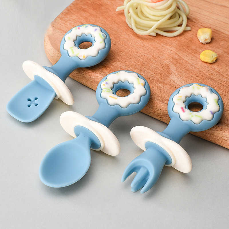 Cups Dishes Utensils 2/3PCS Silicone Baby Soft Spoon Fork Auxiliary Food Toddler Learn To Eat Training Tableware Set Suck Children's Items Accessorie AA230413
Cups Dishes Utensils 2/3PCS Silicone Baby Soft Spoon Fork Auxiliary Food Toddler Learn To Eat Training Tableware Set Suck Children's Items Accessorie AA230413