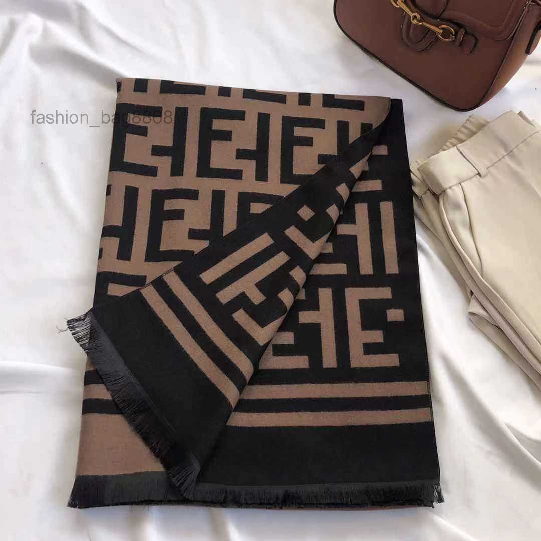 180*30cm Big Size Women Printed embroidery Scarf Silk Winter Print Foulard Satin Square Head Scarves Women Luxury Designer Shawls
180*30cm Big Size Women Printed embroidery Scarf Silk Winter Print Foulard Satin Square Head Scarves Women Luxury Designer Shawls
