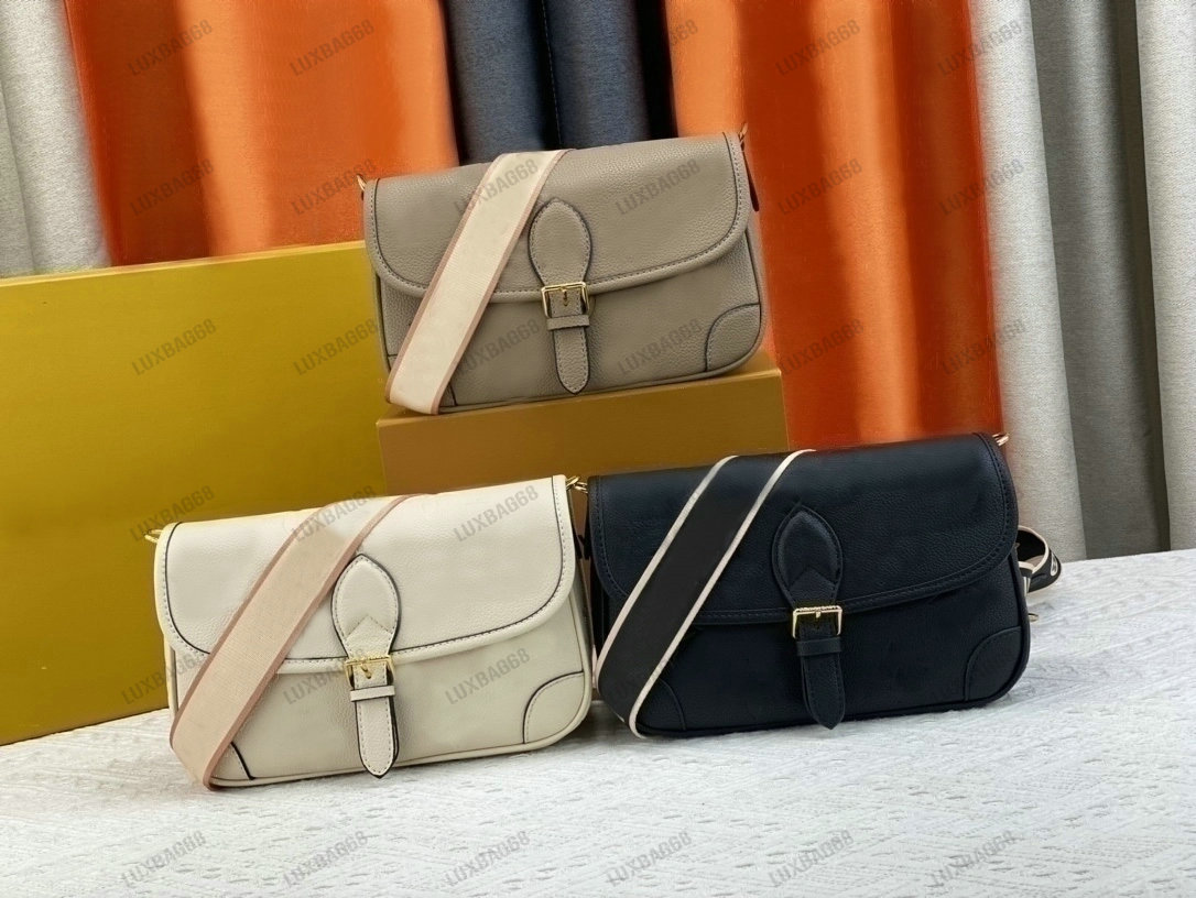 2023 SS Sac Diane Shoulder Bag M46386 M46388 Embossed Grained Leather Designer Baguette bag For Women Jacquard Cross body strap Purse, #1
2023 SS Sac Diane Shoulder Bag M46386 M46388 Embossed Grained Leather Designer Baguette bag For Women Jacquard Cross body strap Purse, #1