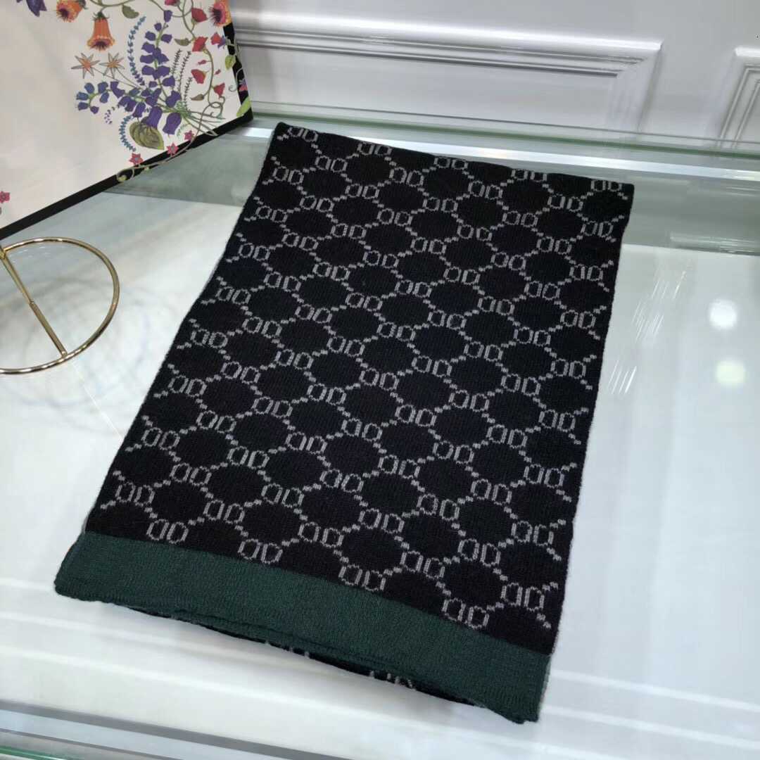 2022 High-end designer cashmere scarf men's and women's new fashion outdoor warm scarf long bib knitted scarf casual and business
2022 High-end designer cashmere scarf men's and women's new fashion outdoor warm scarf long bib knitted scarf casual and business