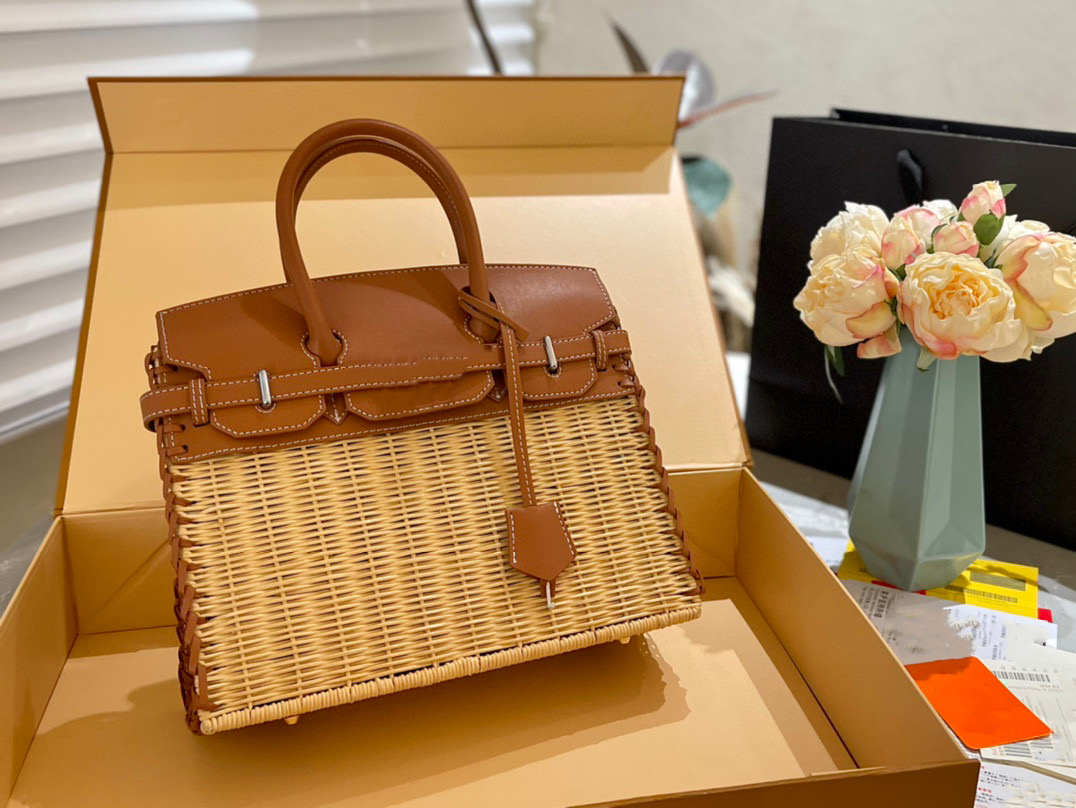 7A Top Fashion Totes Woven Handbag Women's Large Capacity Picnic Bag Leather Vine Woven Birki 30 Classic Flap Bag Metal Buckle Logo Luxury Designer Handbag, Brown
7A Top Fashion Totes Woven Handbag Women's Large Capacity Picnic Bag Leather Vine Woven Birki 30 Classic Flap Bag Metal Buckle Logo Luxury Designer Handbag, Brown