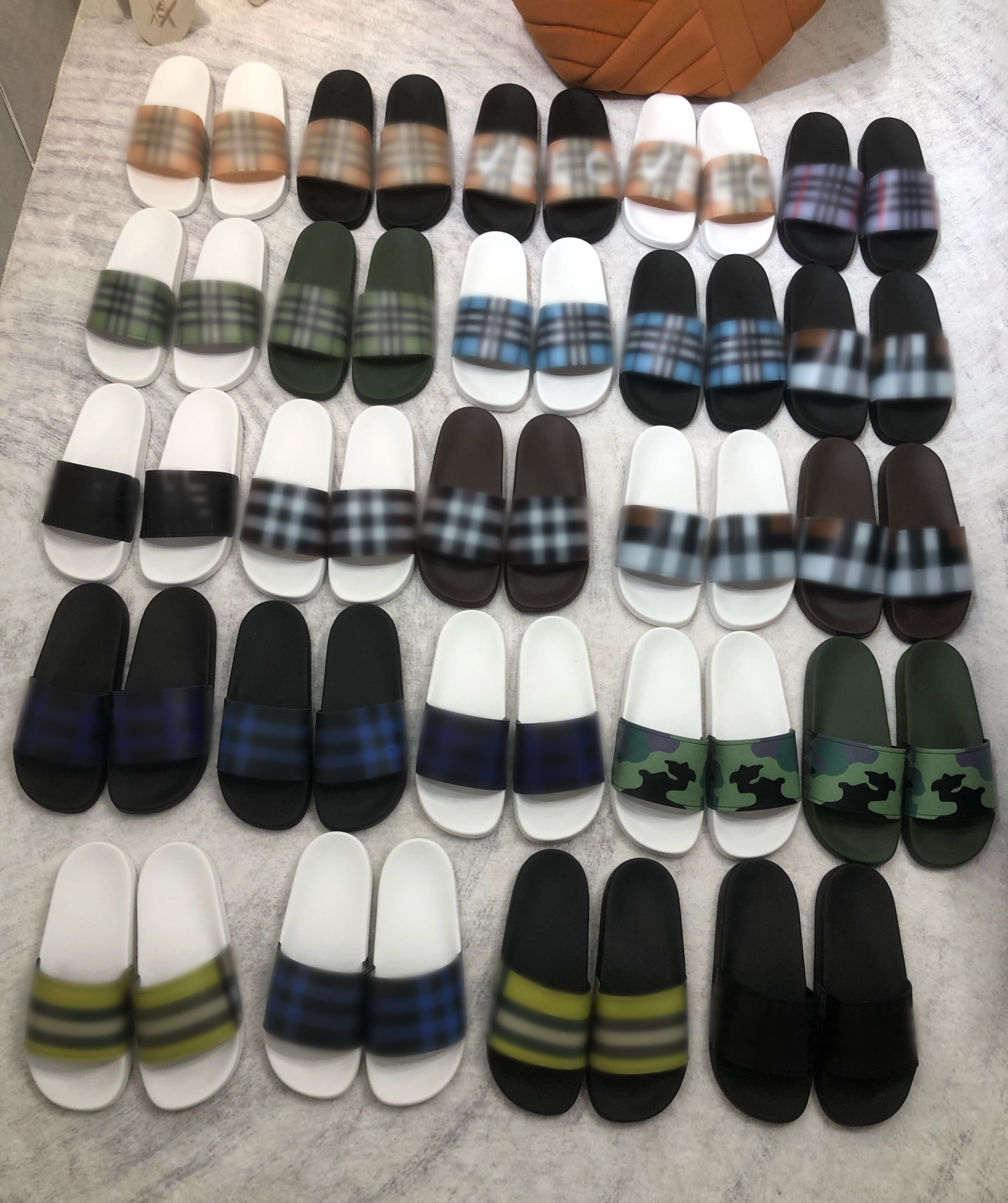 Designer buffalo plaid slippers BUR luxury summer fashion flat women slides slip-on sandal platform rubber sole slider 35-45 mens beach pool pillow Slide LOGO shoes
Designer buffalo plaid slippers BUR luxury summer fashion flat women slides slip-on sandal platform rubber sole slider 35-45 mens beach pool pillow Slide LOGO shoes