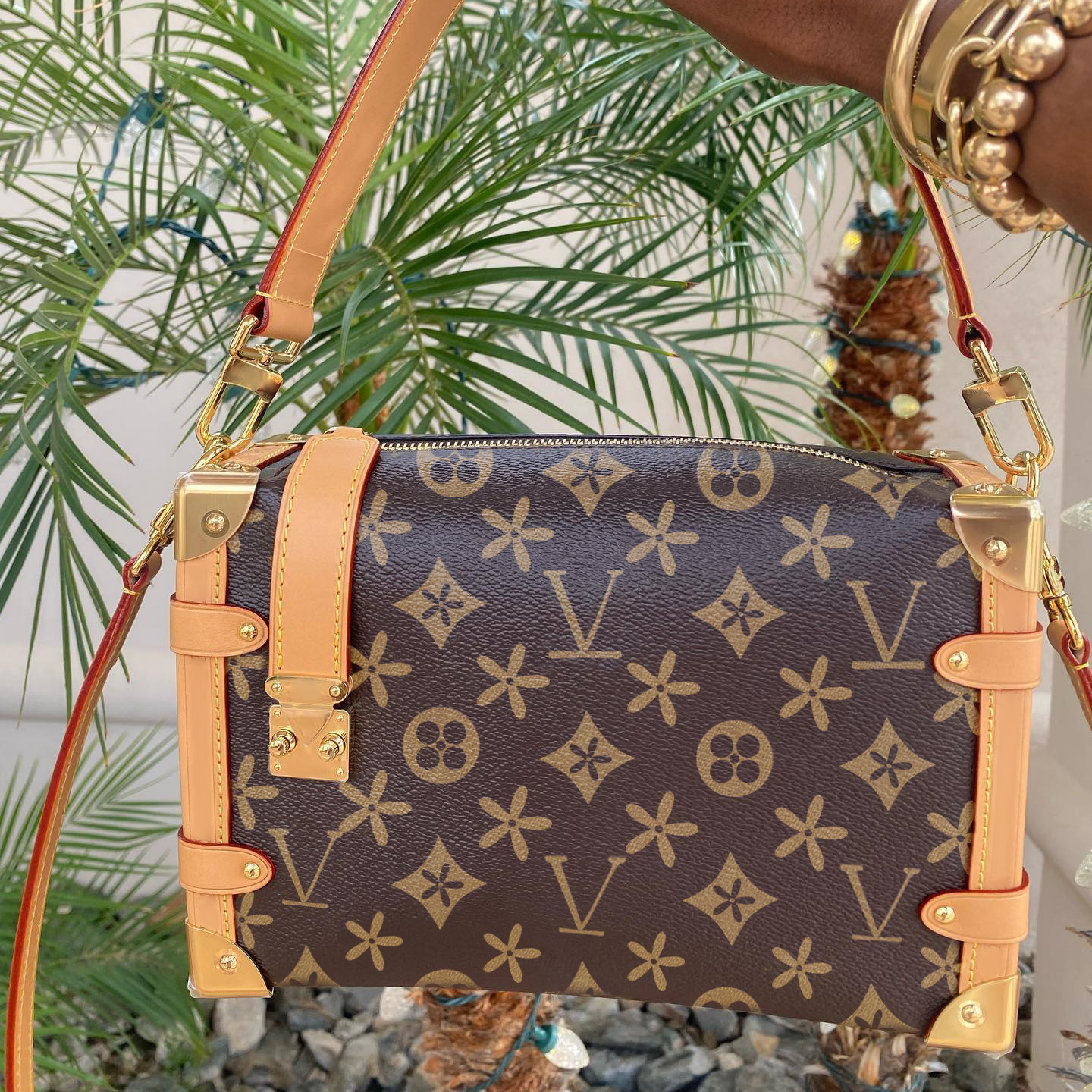 M46358 M21741 Womens fashion clutch tote bag side trunk box Luxurys handbags louvis mini pochette Mens designer bag Genuine Leather crossbody travel shoulder bags, Black embossed
M46358 M21741 Womens fashion clutch tote bag side trunk box Luxurys handbags louvis mini pochette Mens designer bag Genuine Leather crossbody travel shoulder bags, Black embossed
