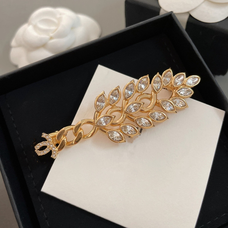 With BOX Luxury designer fashion C-Letter Pins Brooches men's and women's same style used for suit sweater brooch jewelry
With BOX Luxury designer fashion C-Letter Pins Brooches men's and women's same style used for suit sweater brooch jewelry