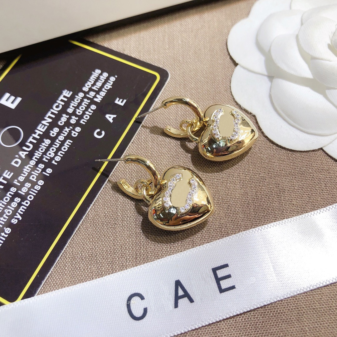 Womens Love Designer Dangle Earrings 18k Gold Plated Jewelry Gifts Lock Earrings Copper Round Earrings Luxury Family Wedding Gift Jewelry Wholesale
Womens Love Designer Dangle Earrings 18k Gold Plated Jewelry Gifts Lock Earrings Copper Round Earrings Luxury Family Wedding Gift Jewelry Wholesale