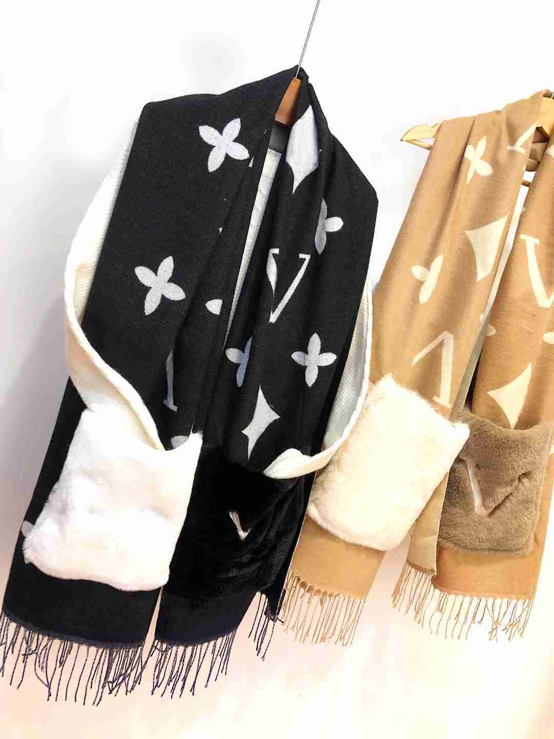 2022 new designer cashmere pocket scarf autumn and winter warm rabbit hair pocket shawl wear
2022 new designer cashmere pocket scarf autumn and winter warm rabbit hair pocket shawl wear