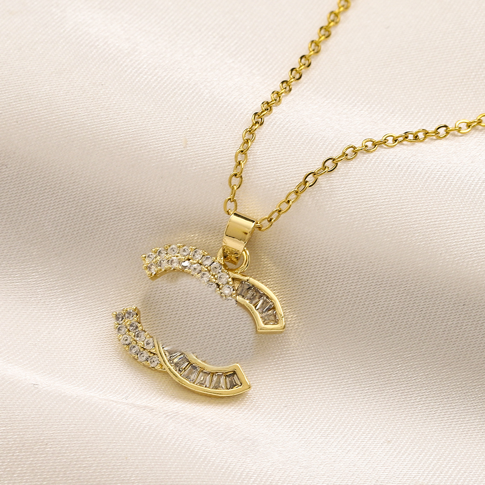 Luxury Gold Plated Stainless Steel Necklaces Choker Chain Letter Pendant Statement Fashion Womens Crystal Necklace Wedding Jewelry
Luxury Gold Plated Stainless Steel Necklaces Choker Chain Letter Pendant Statement Fashion Womens Crystal Necklace Wedding Jewelry