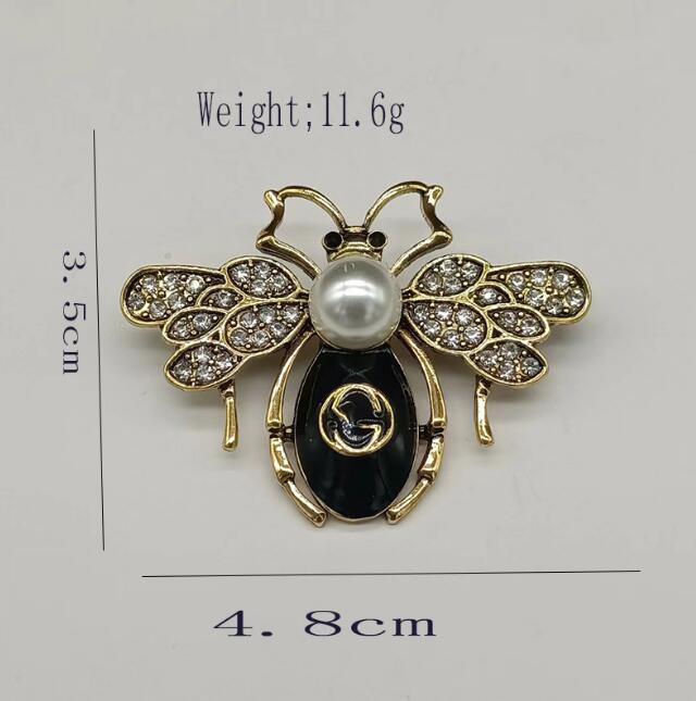 Vintage Classical Designer Men Women Bee Colored Crystal Diamond letter Brooch suit dress brooch Wedding party